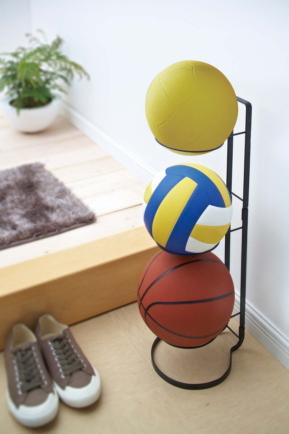 Yamazaki Ballenrek Zwart - Ruimtebesparende Oplossing voor Sportballen