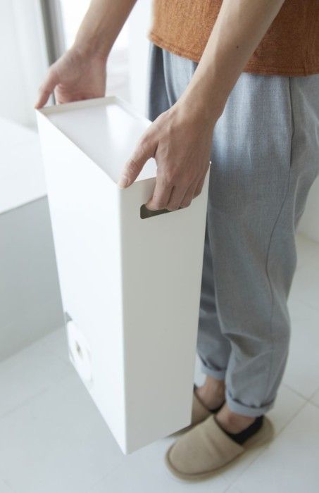 Yamazaki Tower: Stijlvolle Toiletrolhouder voor Slimme Opruimers